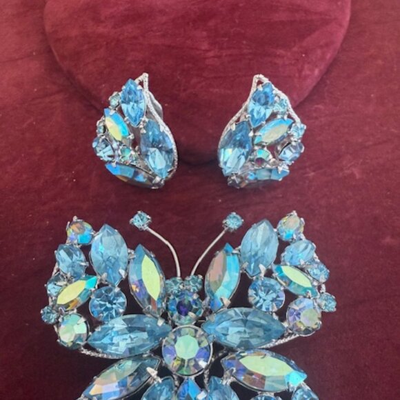 Signed Regency Butterfly Brooch and clip on earring set - Picture 3 of 4